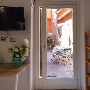  Appartement Rione Monti With Private Garden Italië